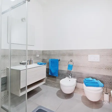 A Due Passi Dal Centro Bed & Breakfast 3*