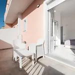 B&B A Due Passi Dal Centro 카스텔사르도
